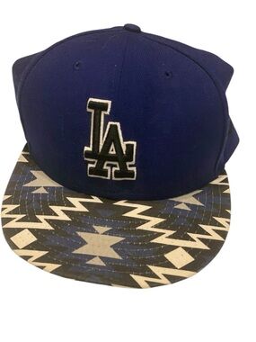 Los Angeles Dodgers New Era Hat Size 7  5/8 Aztec Design